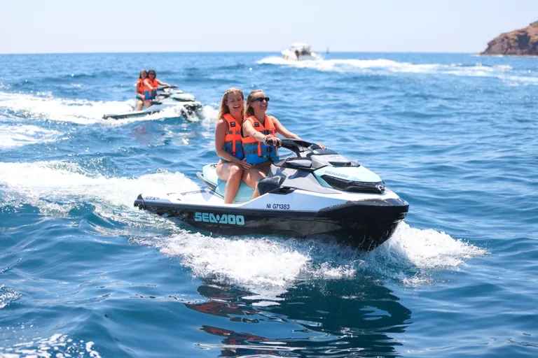 Couple en randonnée jet ski sans permis entre Mandelieu et Théoule